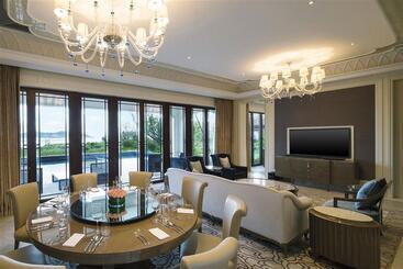 هتل The Westin Zhujiajian Resort, Zhoushan