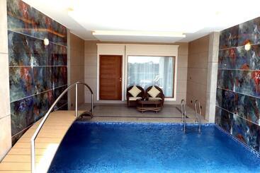 هتل Vibe Munnar Resort & Spa