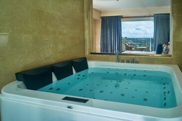 هتل Vibe Munnar Resort & Spa
