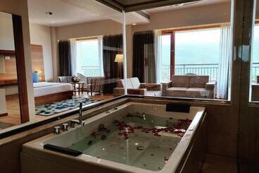 هتل Vibe Munnar Resort & Spa