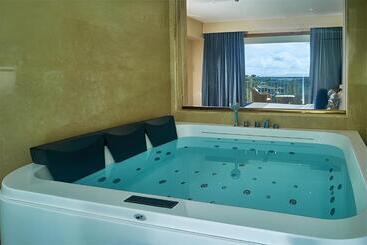 هتل Vibe Munnar Resort & Spa