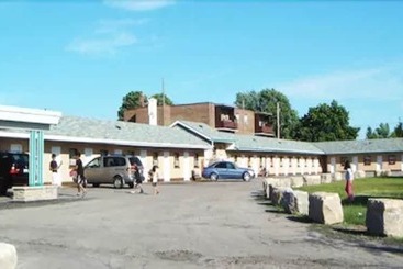 Parkway Motel