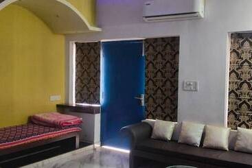 پانسیون Rahul Guest House