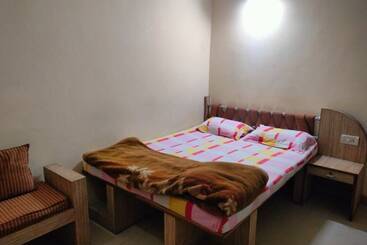 پانسیون Rahul Guest House