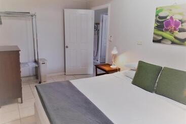 Airlie Apartments