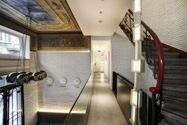 تختخواب و صبحانه Wabi Hostels