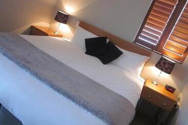 Cosmopolitan Motel & Serviced Apartments
