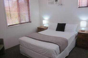Cosmopolitan Motel & Serviced Apartments