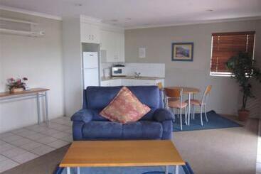 Cosmopolitan Motel & Serviced Apartments