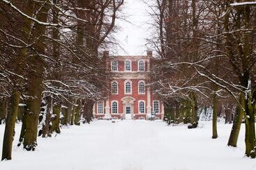 Отель Chicheley Hall