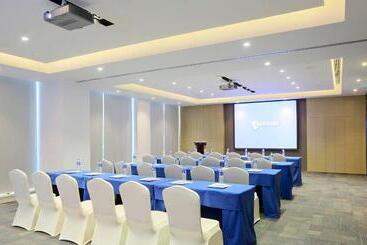 هتل Holiday Inn Express Shanghai Gongkang, An Ihg