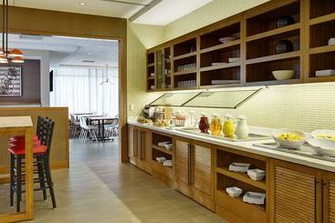 هتل Hyatt Place Bloomington Indiana