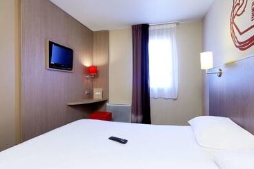 هتل Kyriad Cholet
