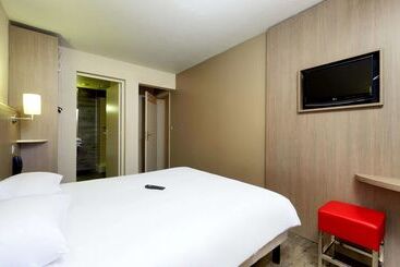 هتل Kyriad Cholet