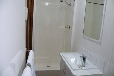 هتل Lake Hamilton Motor Village And Caravan Park