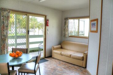 هتل Lake Hamilton Motor Village And Caravan Park