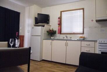 هتل Lake Hamilton Motor Village And Caravan Park