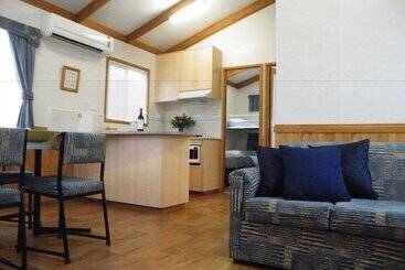 هتل Lake Hamilton Motor Village And Caravan Park