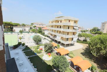 هتل Marina Beach