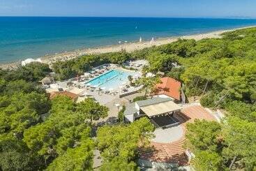 هتل Paradù Ecovillage &  Resort