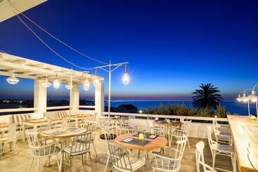 هتل Skyros Ammos