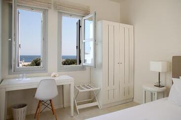 هتل Skyros Ammos