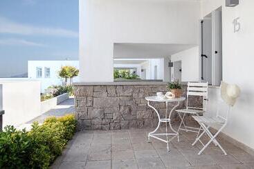 هتل Skyros Ammos