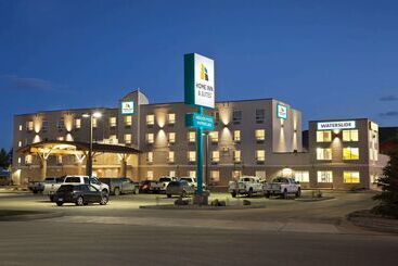 هتل Home Inn And Suites Lloydminster