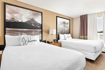 هتل Home Inn And Suites Lloydminster