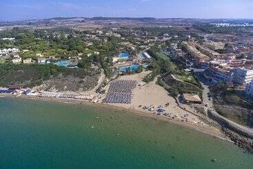 هتل Th Le Castella   Baia Degli Dei Village
