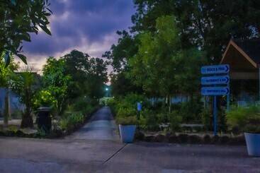 هتل The Place Resort At Tokeh Beach