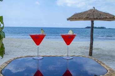 هتل The Place Resort At Tokeh Beach