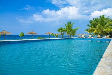 هتل The Place Resort At Tokeh Beach