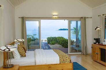هتل The Place Resort At Tokeh Beach