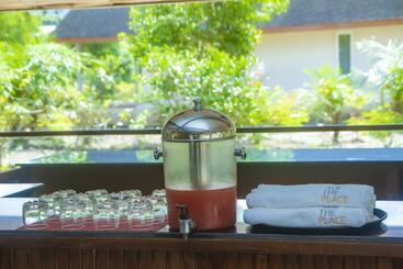 هتل The Place Resort At Tokeh Beach