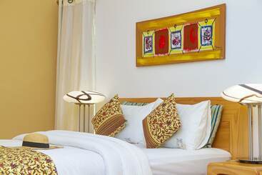 هتل The Place Resort At Tokeh Beach