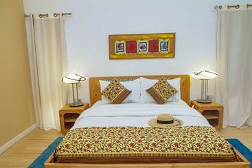 هتل The Place Resort At Tokeh Beach