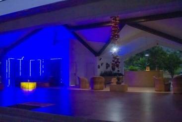 هتل The Place Resort At Tokeh Beach