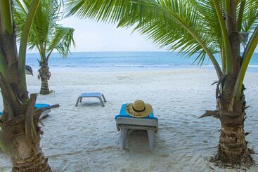هتل The Place Resort At Tokeh Beach