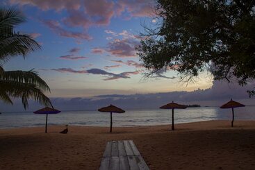 هتل The Place Resort At Tokeh Beach