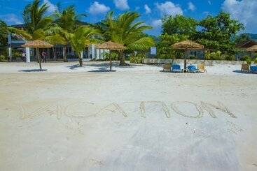 هتل The Place Resort At Tokeh Beach