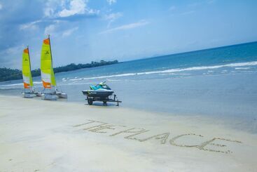 هتل The Place Resort At Tokeh Beach