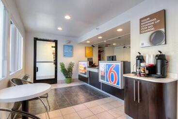 Motel 6oceanside, Ca