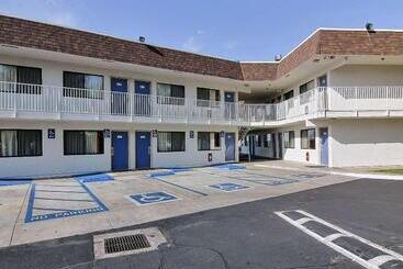 Motel 6palmdale, Ca