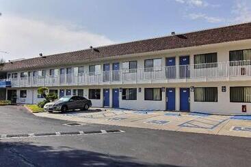 Motel 6palmdale, Ca
