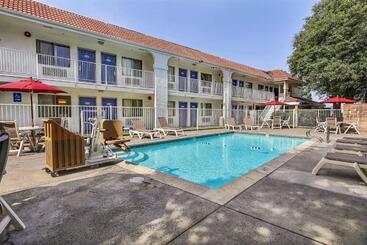 Motel 6pinole, Ca