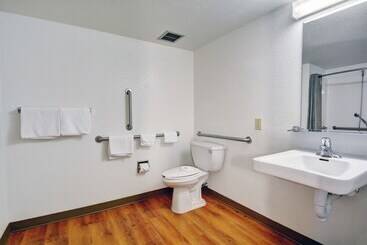 Motel 6seekonk, Ma  Providence East