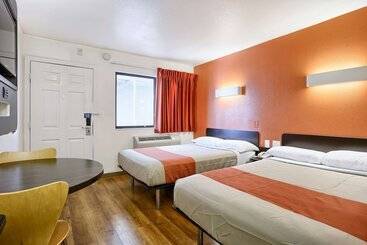 فندق على الطريق Park Inn By Radisson