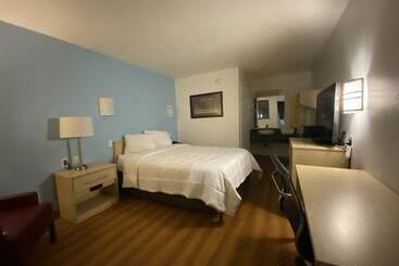 مُتل Loyalty Inn Tallahassee