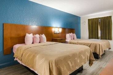 فندق على الطريق Rodeway Inn Broken Bowhochatown